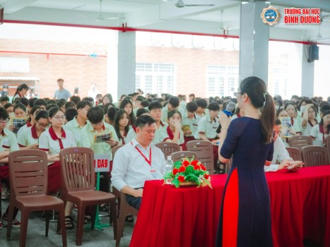 BDU tư vấn định hướng nghề nghiệp cho hơn 700 học sinh khối 11